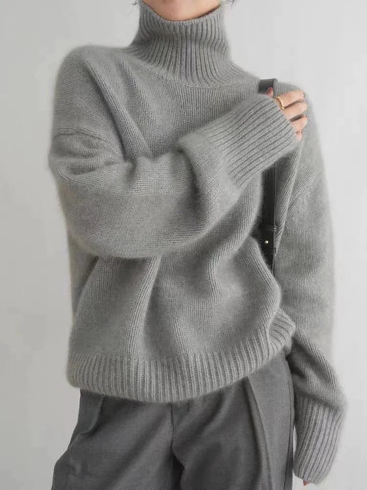 Noa™ – Oversized Knit Turtleneck